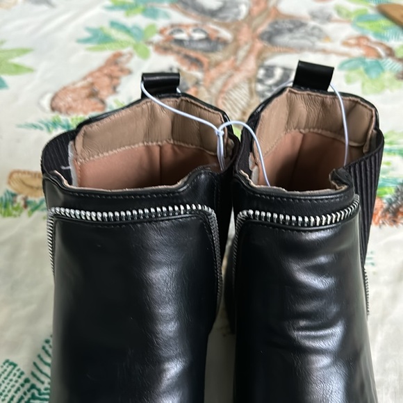 NWT Regazza Black Slip On Ankle Boots Elastic Sides Zipper Design Women’s 6 8 10 - Picture 7 of 16